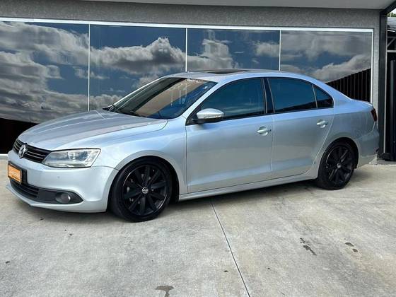 VOLKSWAGEN JETTA 2.0 COMFORTLINE FLEX 4P MANUAL